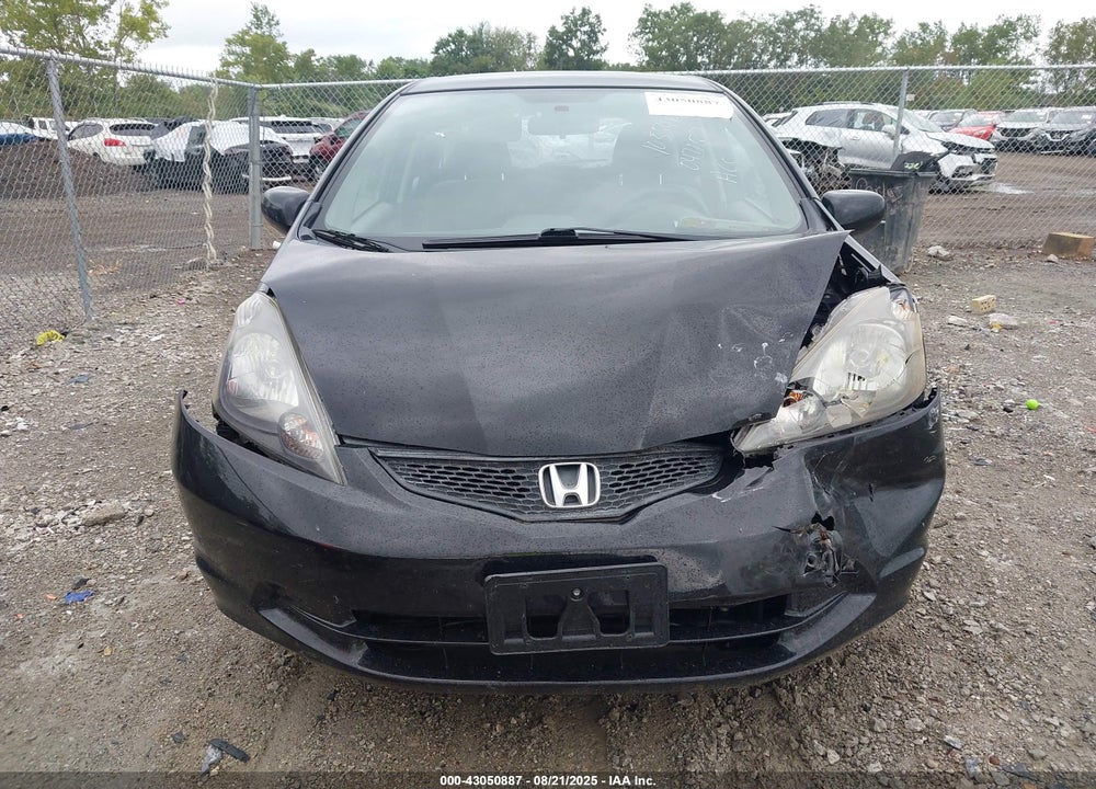 2013 HONDA FIT VIN: JHMGE8H32DC047157
