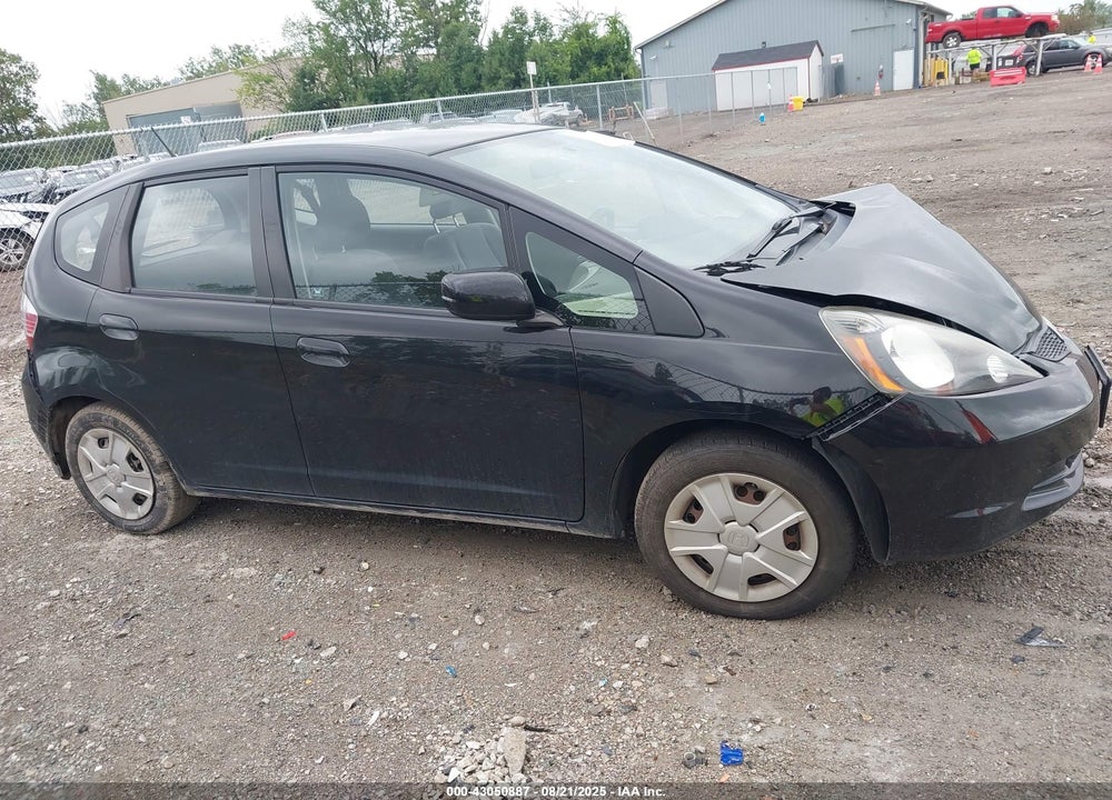 2013 HONDA FIT VIN: JHMGE8H32DC047157