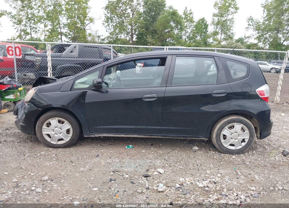 2013 HONDA FIT VIN: JHMGE8H32DC047157