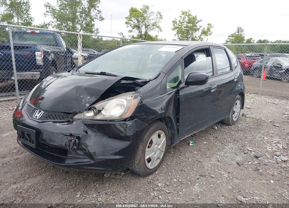 2013 HONDA FIT VIN: JHMGE8H32DC047157
