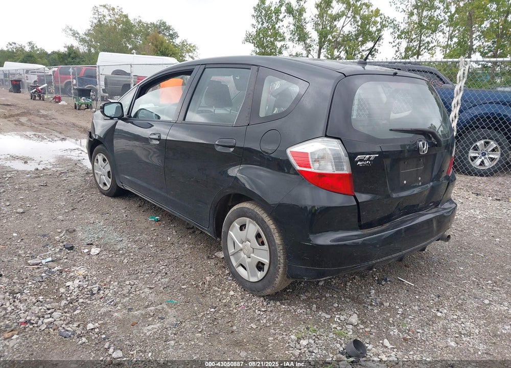 2013 HONDA FIT VIN: JHMGE8H32DC047157