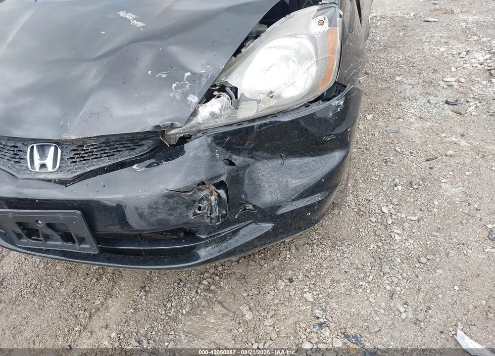 2013 HONDA FIT VIN: JHMGE8H32DC047157