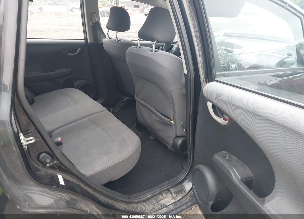 2013 HONDA FIT VIN: JHMGE8H32DC047157