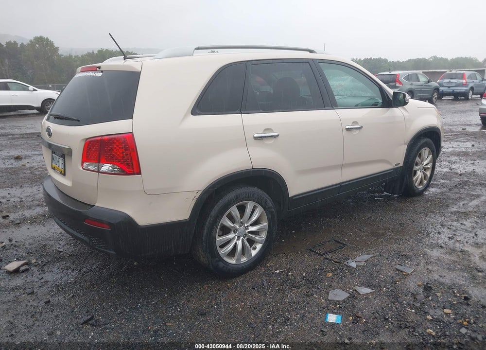 2011 KIA SORENTO VIN: 5XYKTDA23BG100419