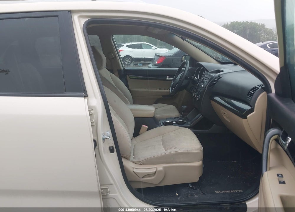 2011 KIA SORENTO VIN: 5XYKTDA23BG100419