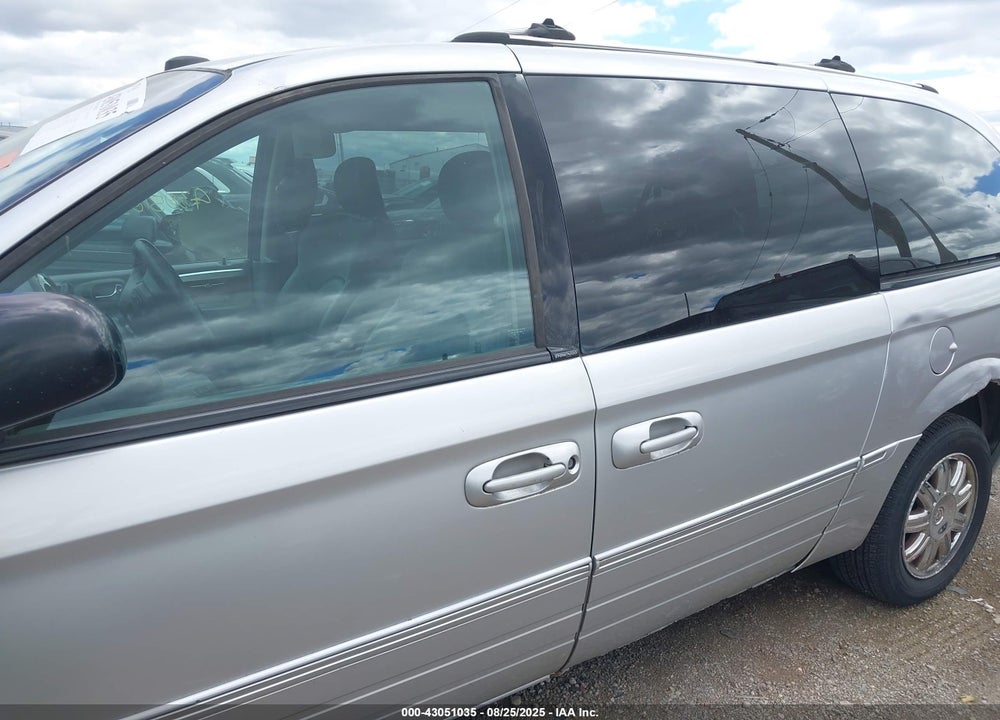 2005 CHRYSLER TOWN & COUNTRY LIMITED VIN: 2C8GP64L75R493396