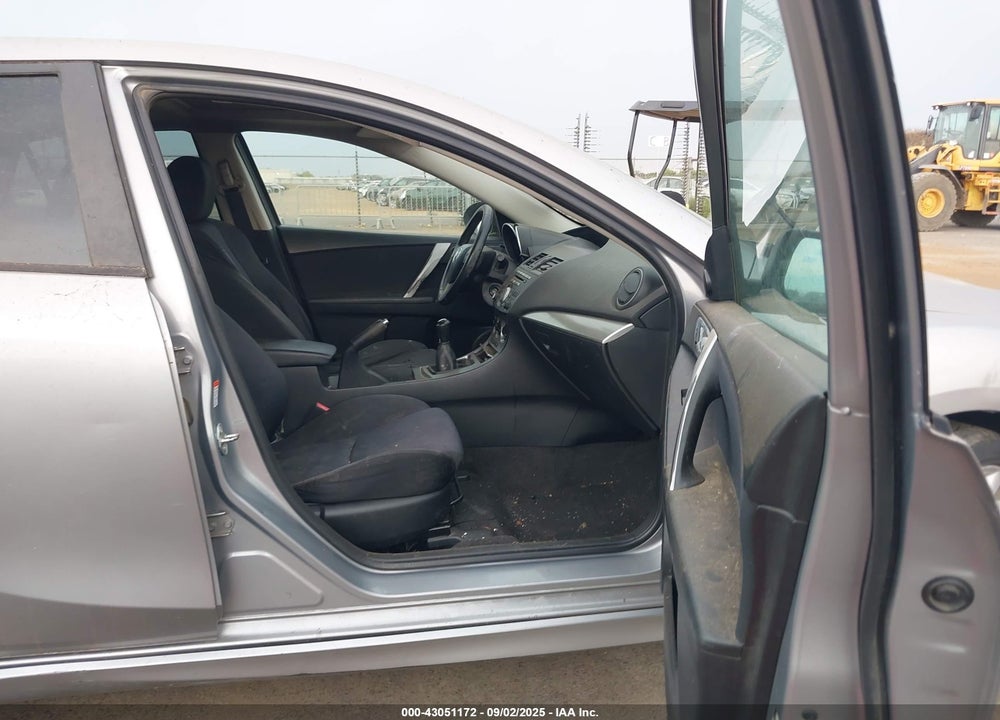 2011 MAZDA 3 S SPORT VIN: JM1BL1K62B1431721
