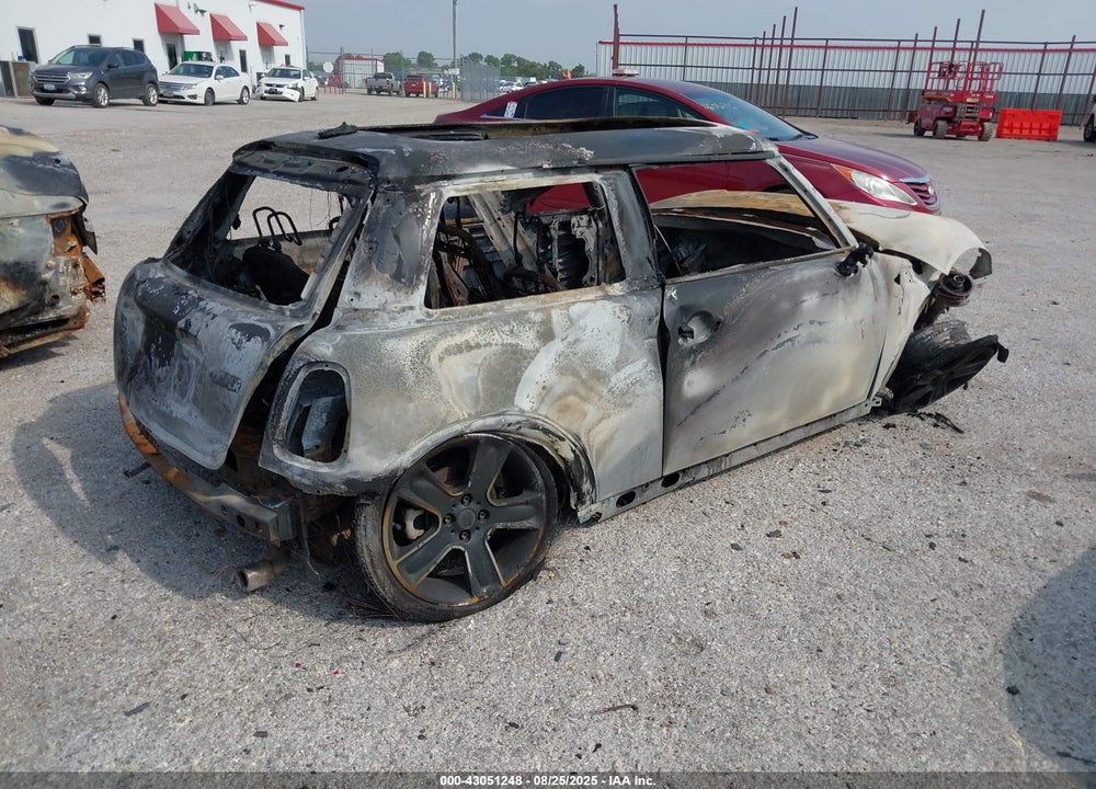 2012 MINI COOPER VIN: WMWSU3C50CT258492