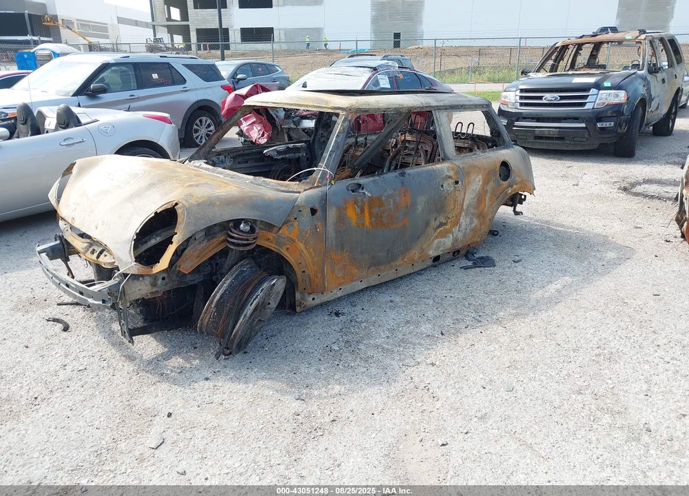 2012 MINI COOPER VIN: WMWSU3C50CT258492