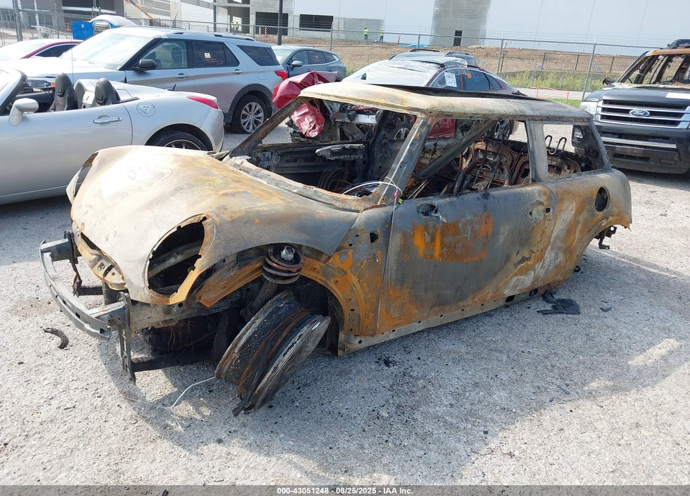 2012 MINI COOPER VIN: WMWSU3C50CT258492