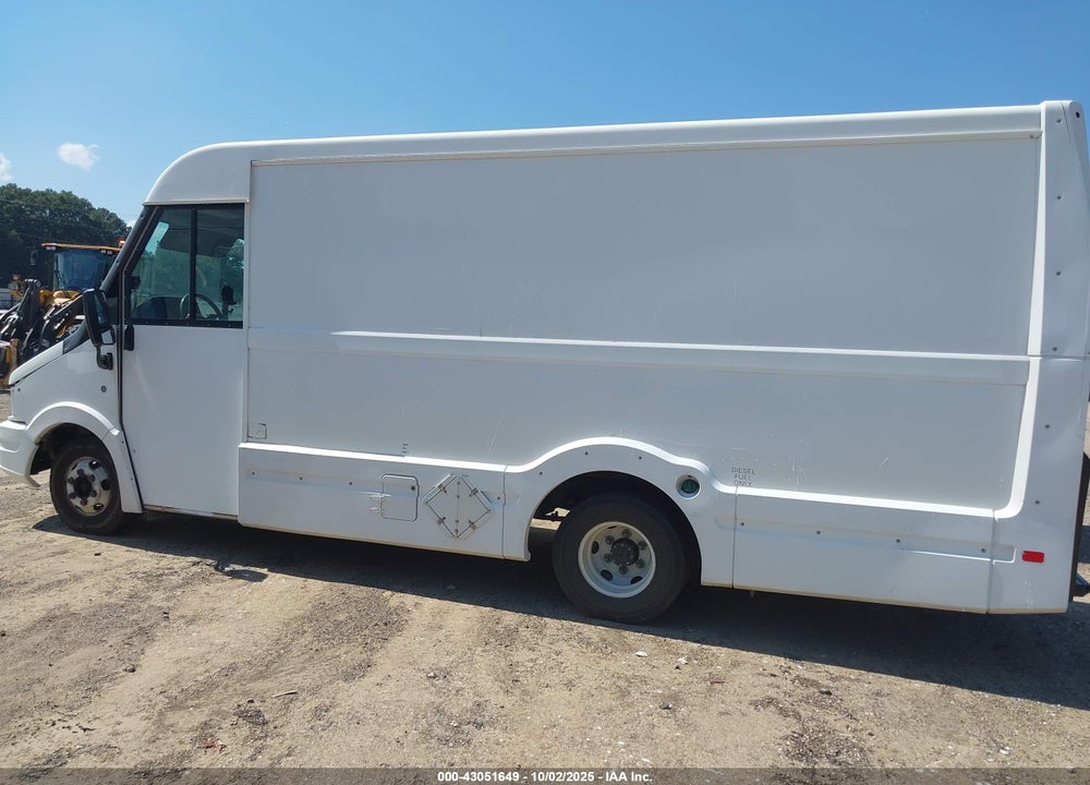 2013 ISUZU COMMERCIAL VAN VIN: JALB4T172D7W01206