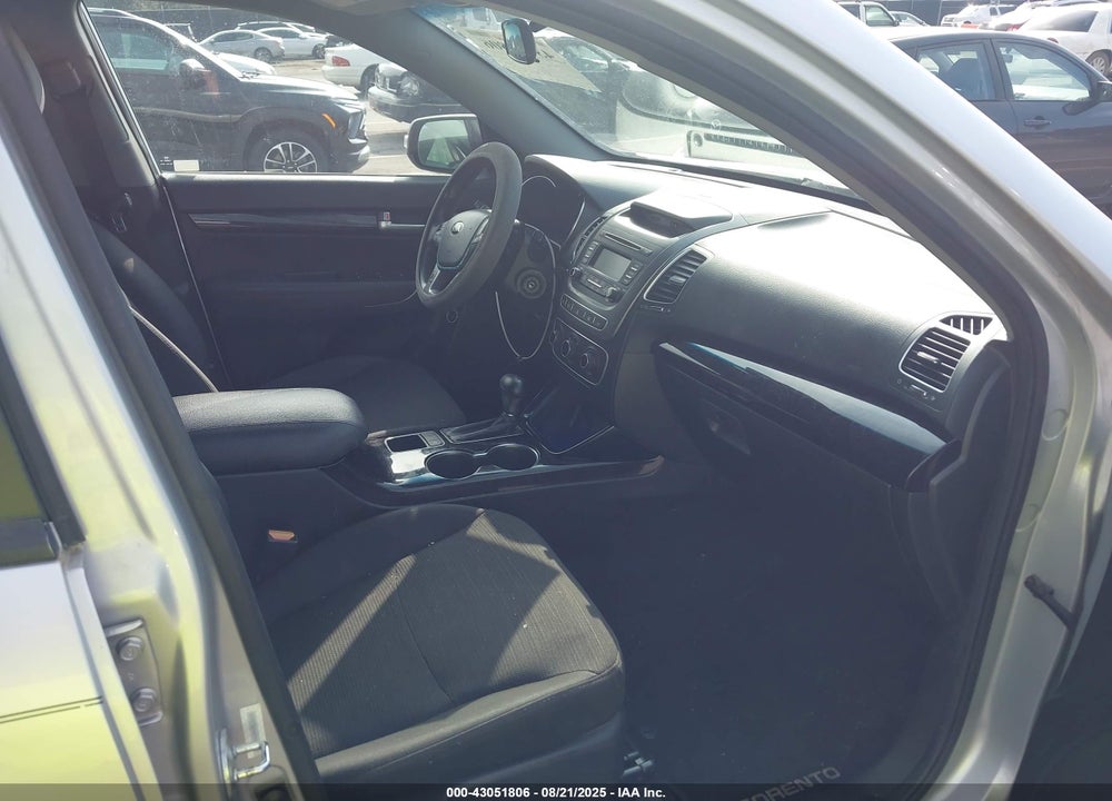 2015 KIA SORENTO VIN: 5XYKT3A66FG550620
