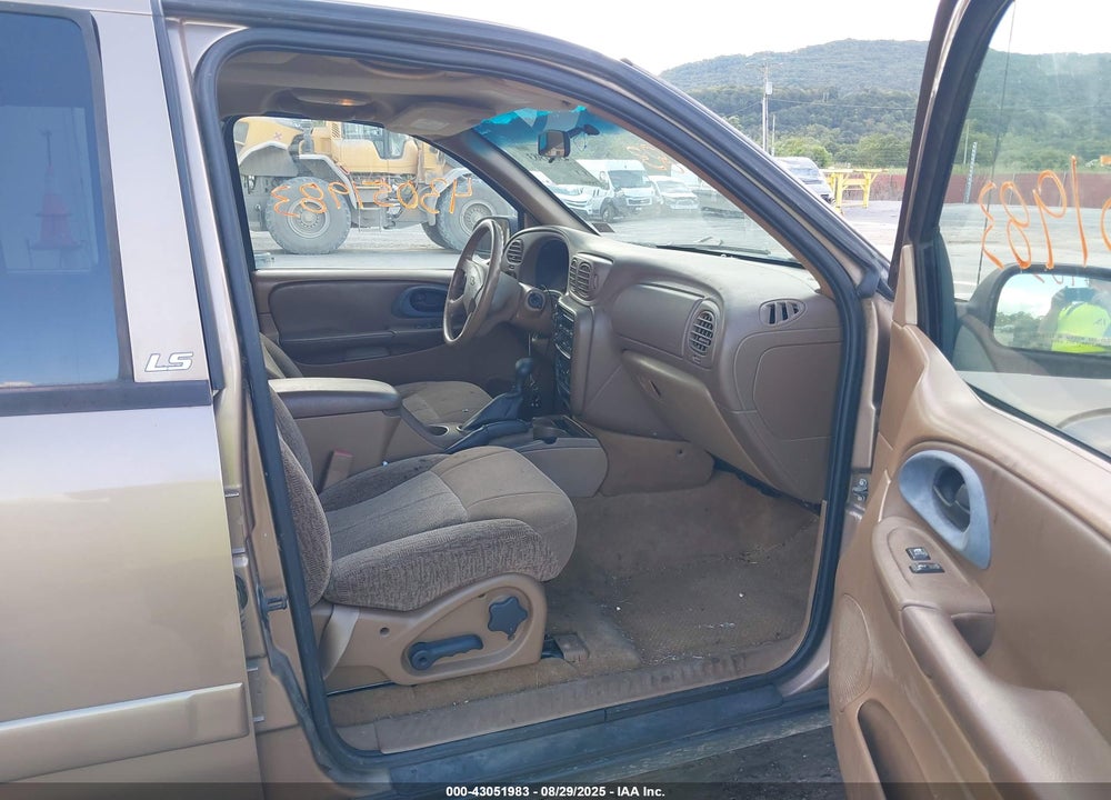 2002 CHEVROLET TRAILBLAZER LS VIN: 1GNDT13S122380234