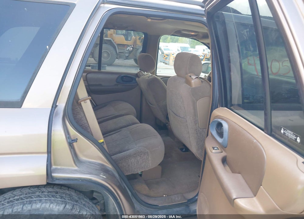 2002 CHEVROLET TRAILBLAZER LS VIN: 1GNDT13S122380234