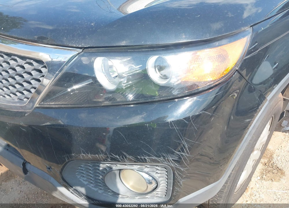 2011 KIA SORENTO VIN: 5XYKT3A14BG041091