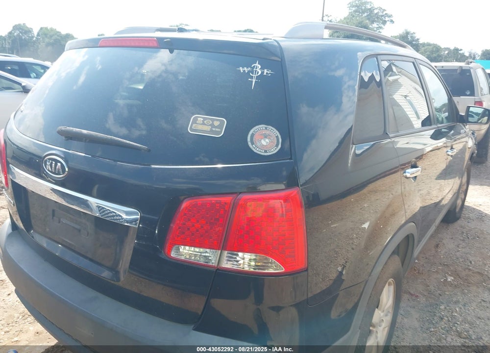 2011 KIA SORENTO VIN: 5XYKT3A14BG041091