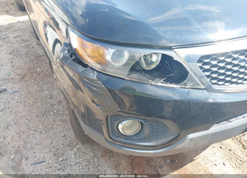 2011 KIA SORENTO VIN: 5XYKT3A14BG041091