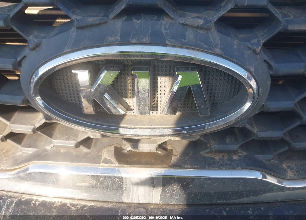 2011 KIA SORENTO VIN: 5XYKT3A14BG041091