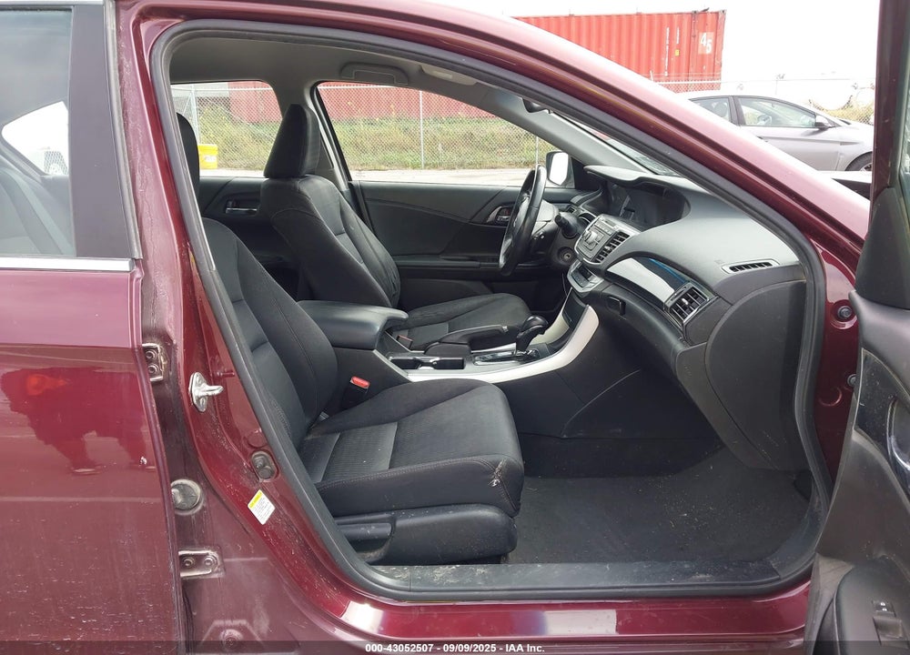 2013 HONDA ACCORD VIN: 1HGCR2F52DA235292