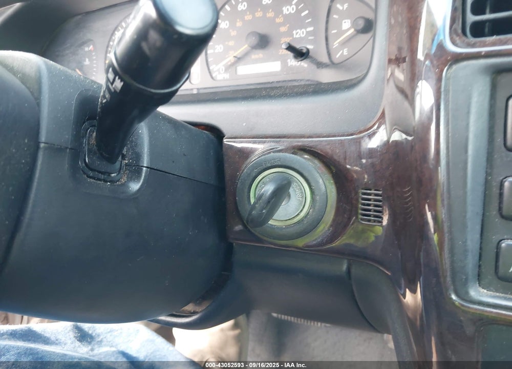 1999 TOYOTA AVALON XLS VIN: 4T1BF18B2XU308952