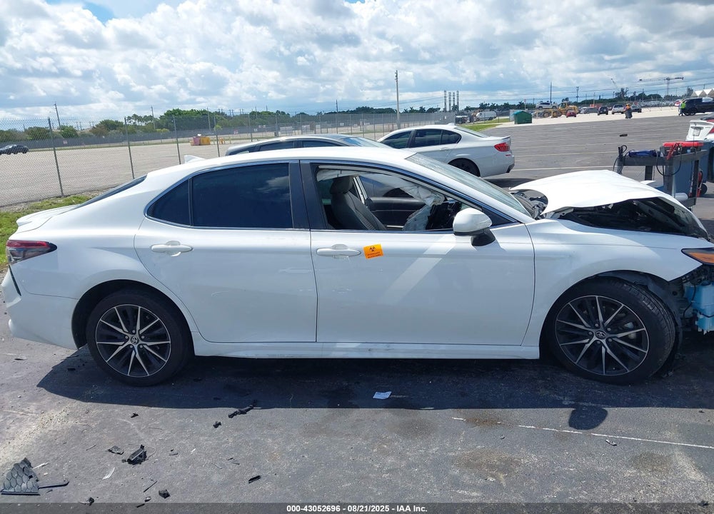 2021 TOYOTA CAMRY VIN: 4T1G11AK2MU572053