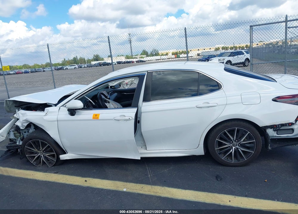 2021 TOYOTA CAMRY VIN: 4T1G11AK2MU572053