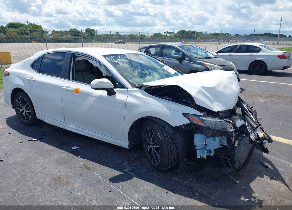 2021 TOYOTA CAMRY VIN: 4T1G11AK2MU572053
