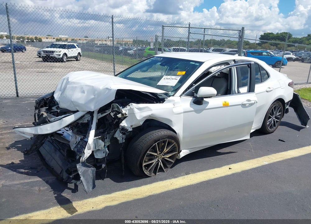 2021 TOYOTA CAMRY VIN: 4T1G11AK2MU572053