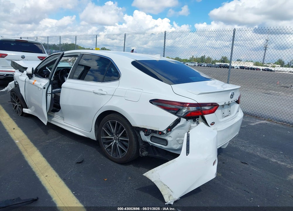 2021 TOYOTA CAMRY VIN: 4T1G11AK2MU572053