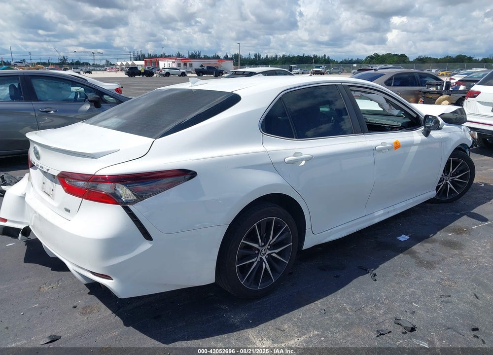 2021 TOYOTA CAMRY VIN: 4T1G11AK2MU572053