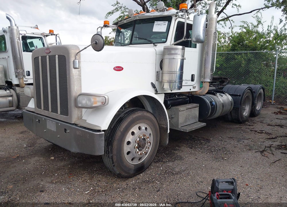 2015 PETERBILT 389 VIN: 1XPXD79X1FD269121