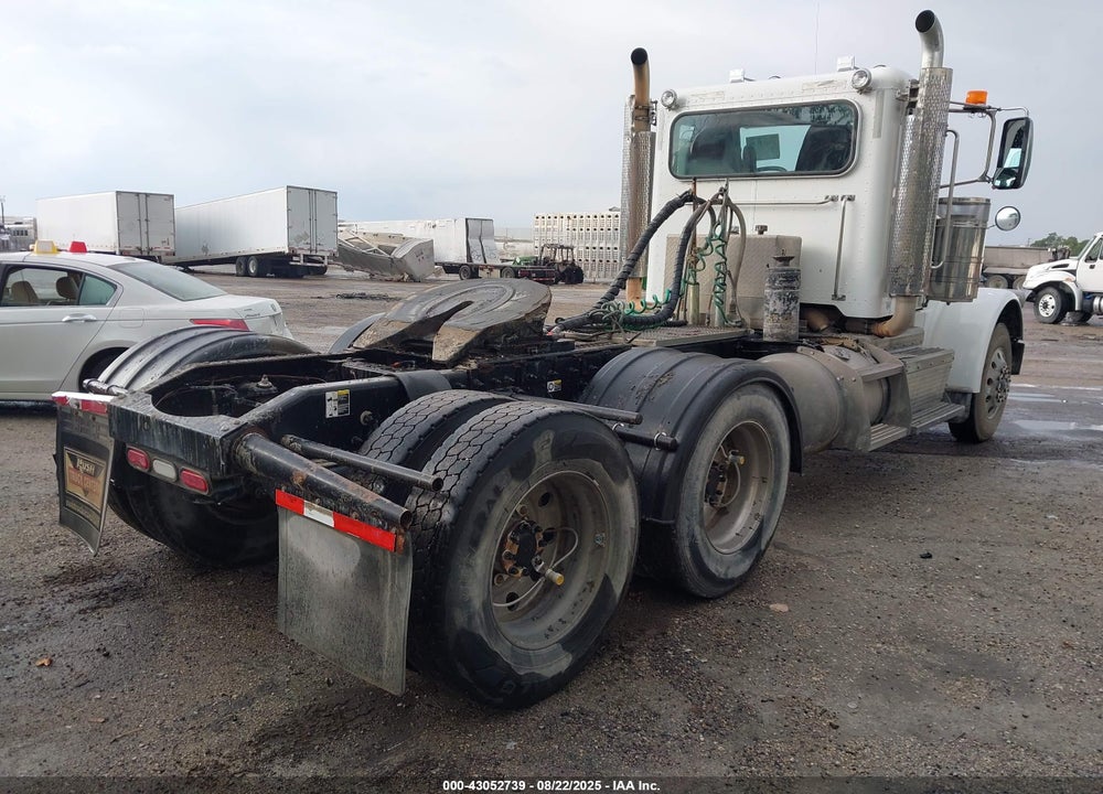 2015 PETERBILT 389 VIN: 1XPXD79X1FD269121