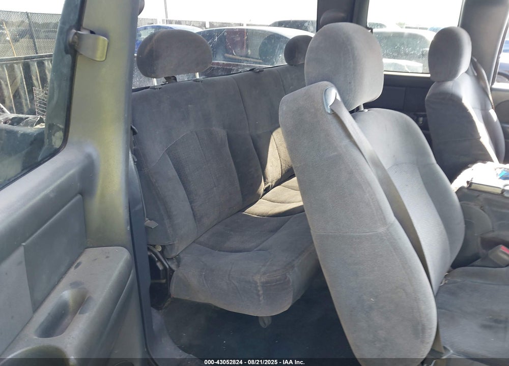 2001 CHEVROLET SILVERADO 1500 LS VIN: 2GCEC19V811291614
