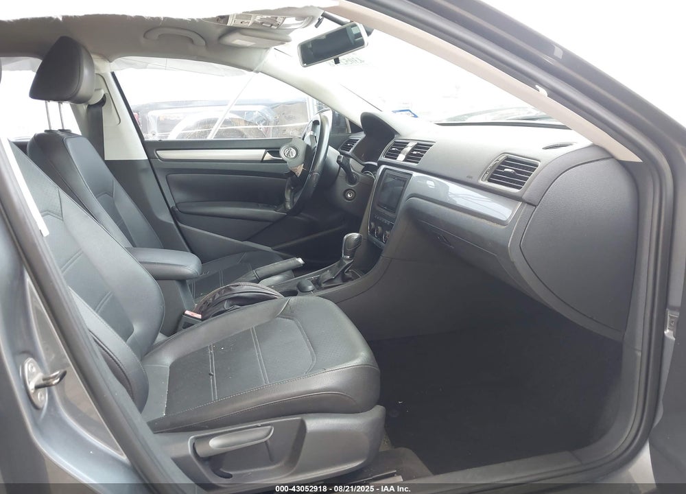2014 VOLKSWAGEN PASSAT VIN: 1VWAT7A36EC028028