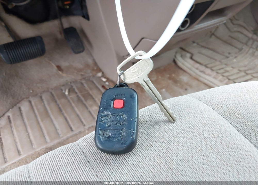 2002 TOYOTA SIENNA LE VIN: 4T3ZF13C32U469194