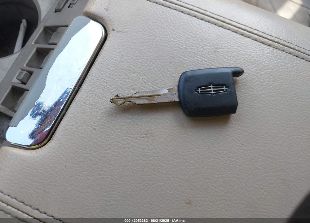 2004 LINCOLN NAVIGATOR VIN: 5LMFU27RX4LJ20979