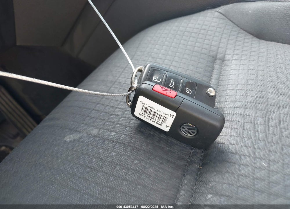 2016 VOLKSWAGEN JETTA VIN: 3VWD67AJXGM324755