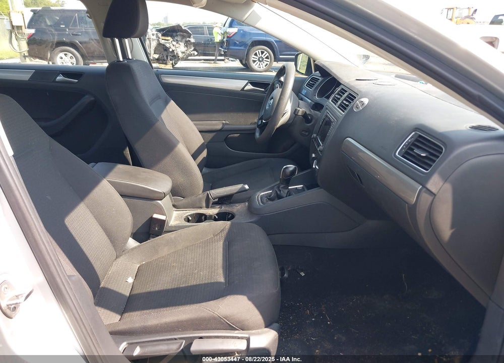 2016 VOLKSWAGEN JETTA VIN: 3VWD67AJXGM324755