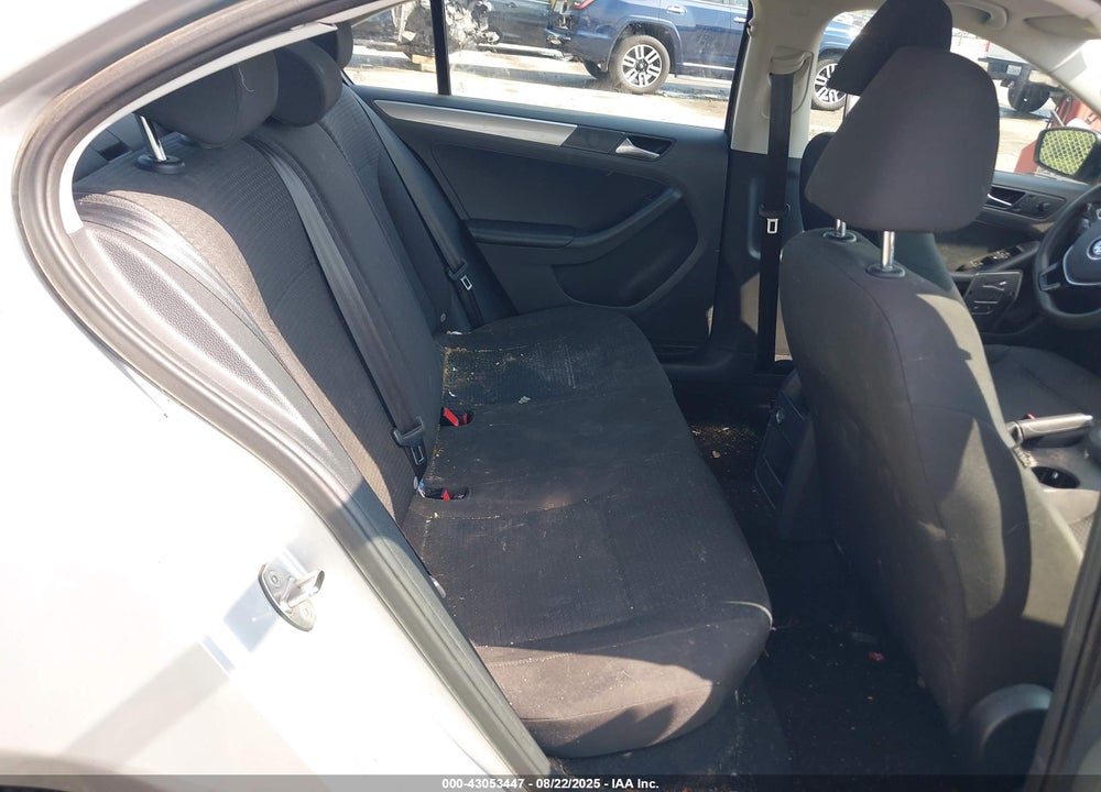 2016 VOLKSWAGEN JETTA VIN: 3VWD67AJXGM324755