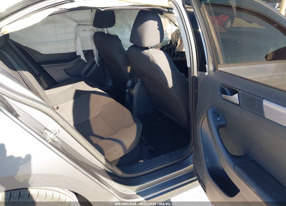 2015 VOLKSWAGEN JETTA 1.8T SE VIN: 3VWD17AJ5FM225497