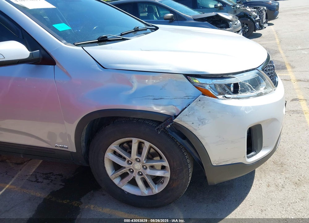 2015 KIA SORENTO VIN: 5XYKTCA65FG585195