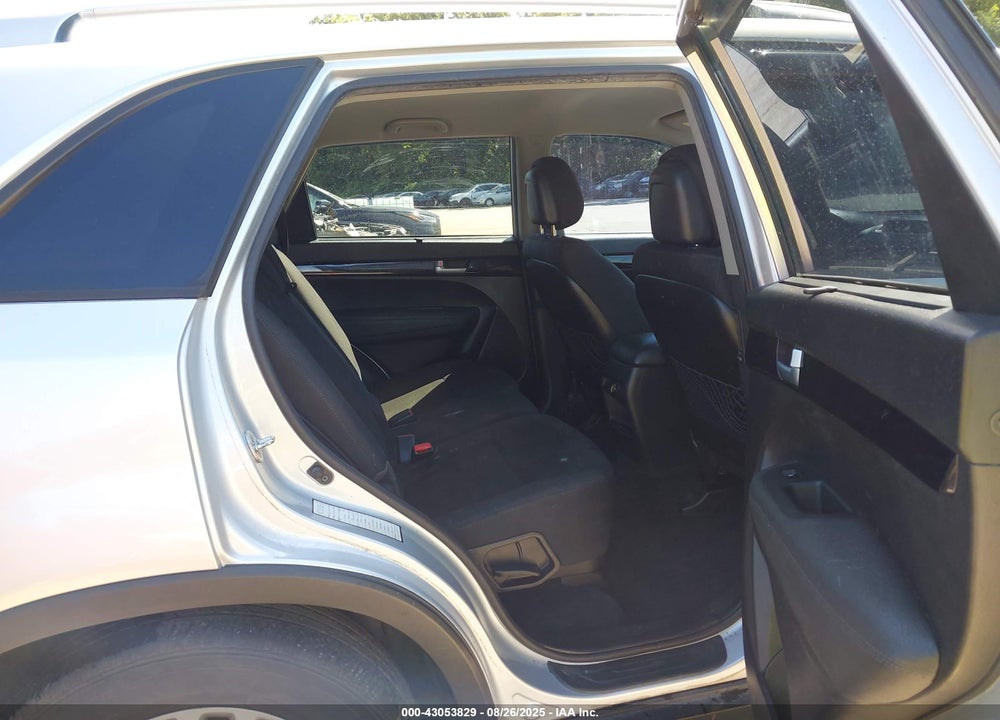 2015 KIA SORENTO VIN: 5XYKTCA65FG585195