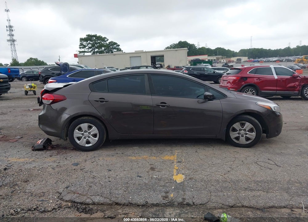 2017 KIA FORTE VIN: 3KPFK4A7XHE077825