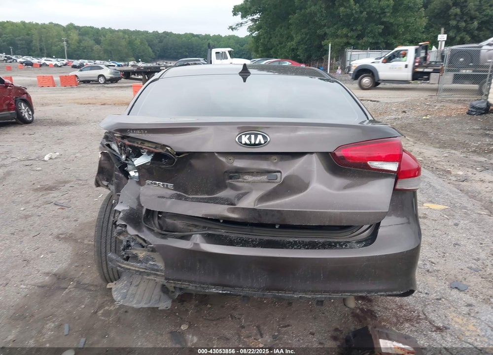 2017 KIA FORTE VIN: 3KPFK4A7XHE077825