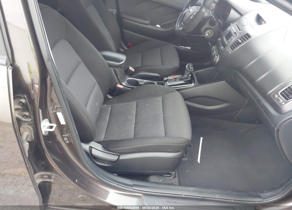 2017 KIA FORTE VIN: 3KPFK4A7XHE077825