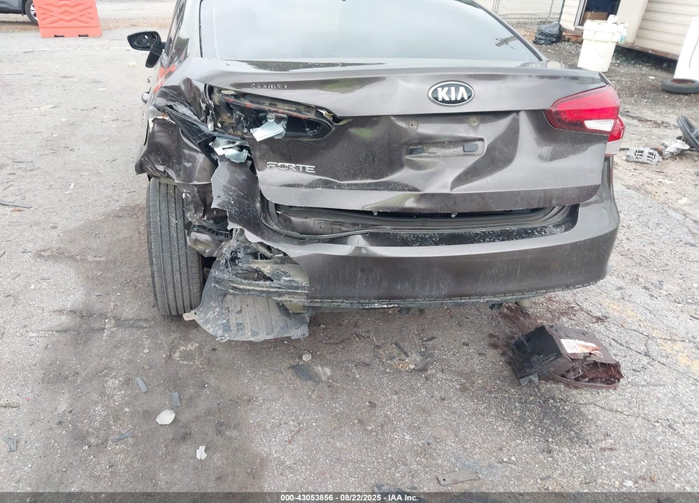 2017 KIA FORTE VIN: 3KPFK4A7XHE077825