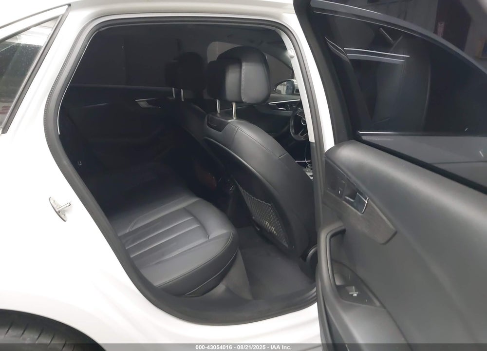 2018 AUDI A4 VIN: WAULMAF43JA229136