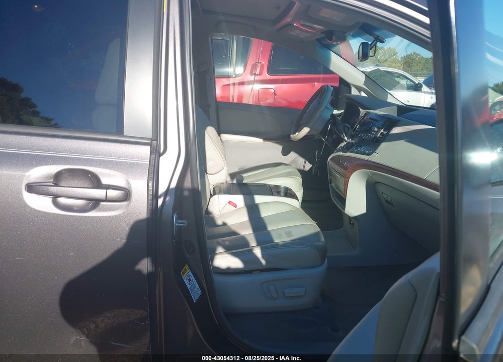 2014 TOYOTA SIENNA XLE V6 8 PASSENGER VIN: 5TDYK3DC6ES516726