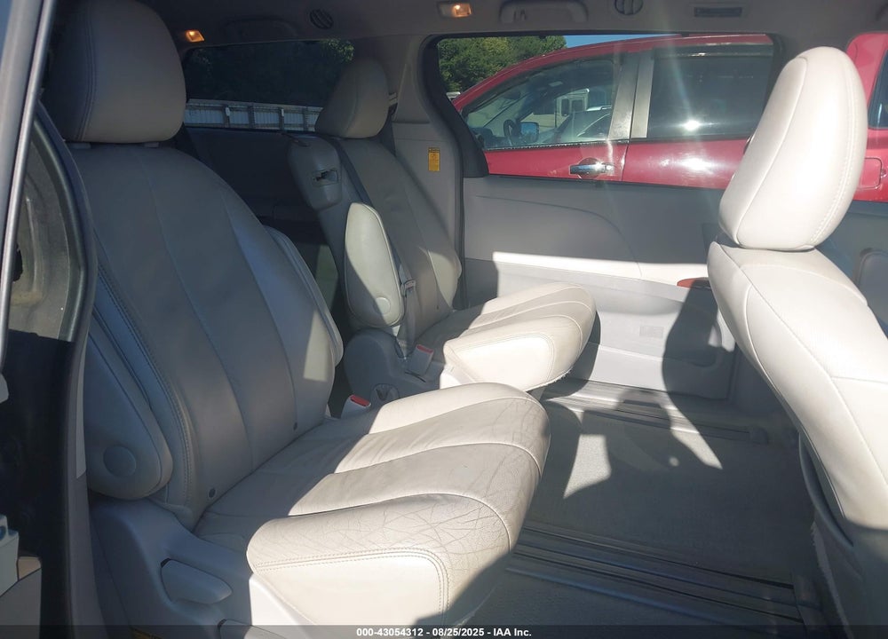 2014 TOYOTA SIENNA XLE V6 8 PASSENGER VIN: 5TDYK3DC6ES516726