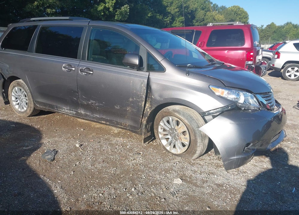 2014 TOYOTA SIENNA XLE V6 8 PASSENGER VIN: 5TDYK3DC6ES516726